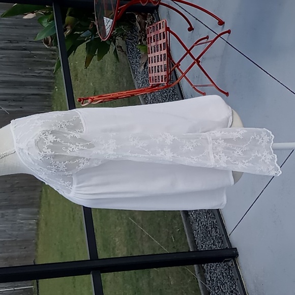 Hollister Women's Lace Long Bell Sleeve White Blouse Size XS - Picture 3 of 12